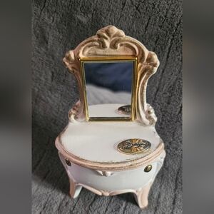 MINIATURE BERGER VANITY TRINKET BOX MADE IN ITALY